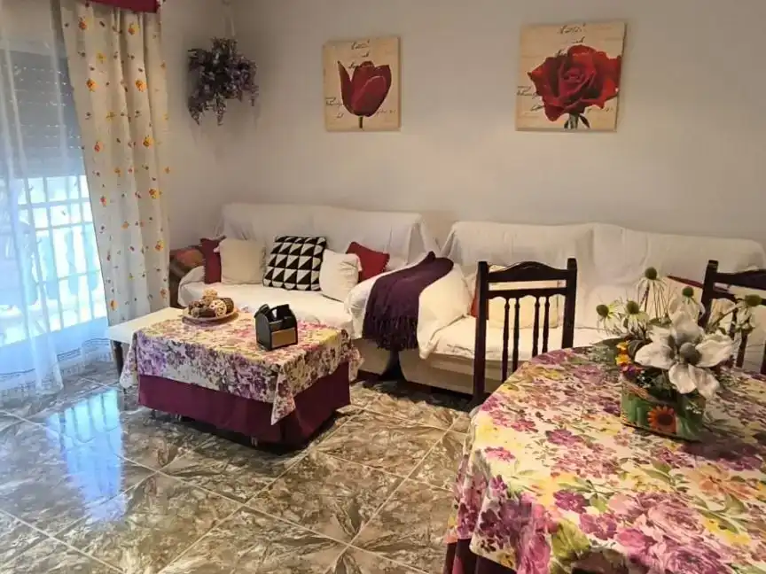 Sala de estar de Piso en venta en La Iglesuela del Tiétar con Trastero, Piscina y Amueblado