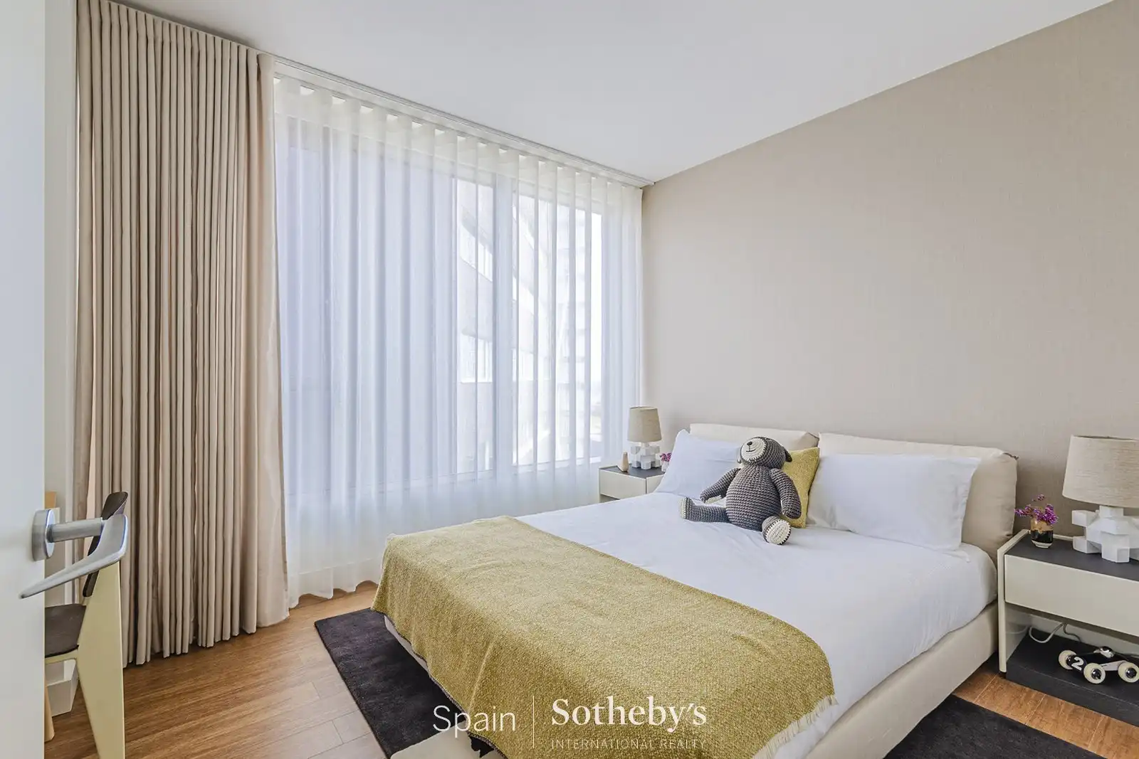 Dormitori de Apartament en venda en Barcelona amb Aire condicionat, Calefacció i Terrassa
