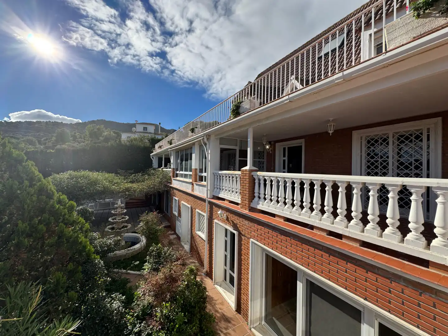 Vista exterior de Casa o xalet en venda en Alhaurín de la Torre amb Aire condicionat, Calefacció i Jardí privat