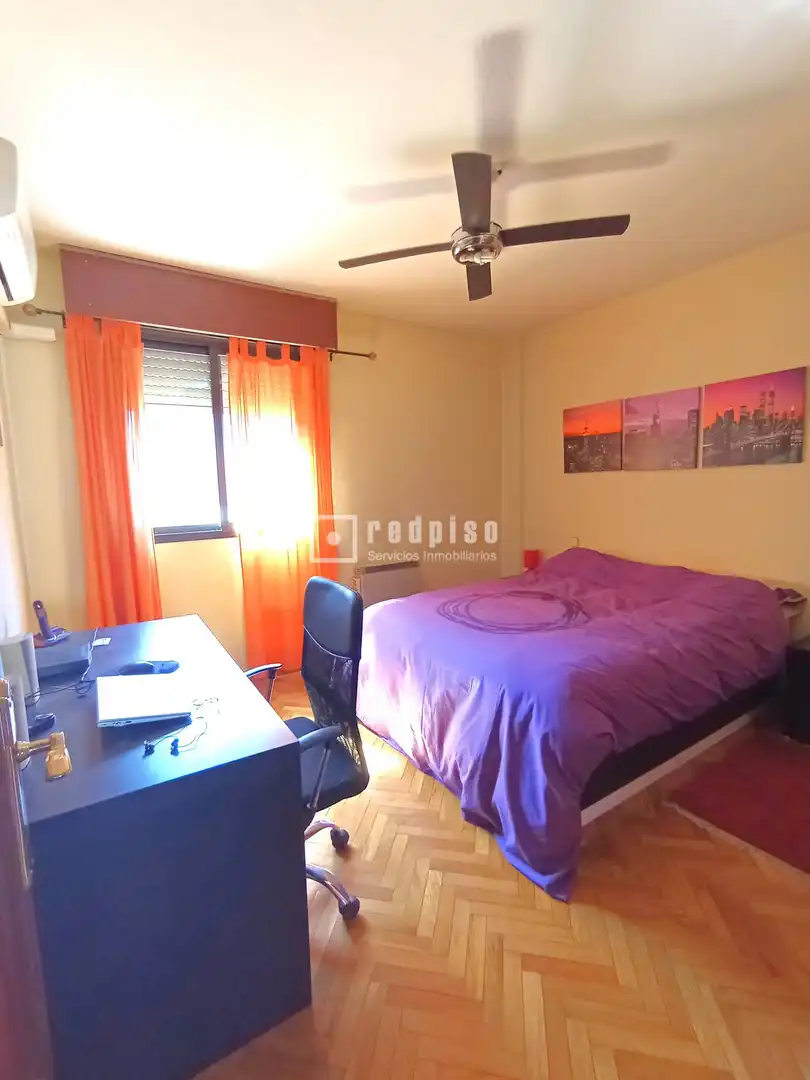 Dormitori de Apartament de lloguer en Madrid amb Aire condicionat, Parquet i Moblat