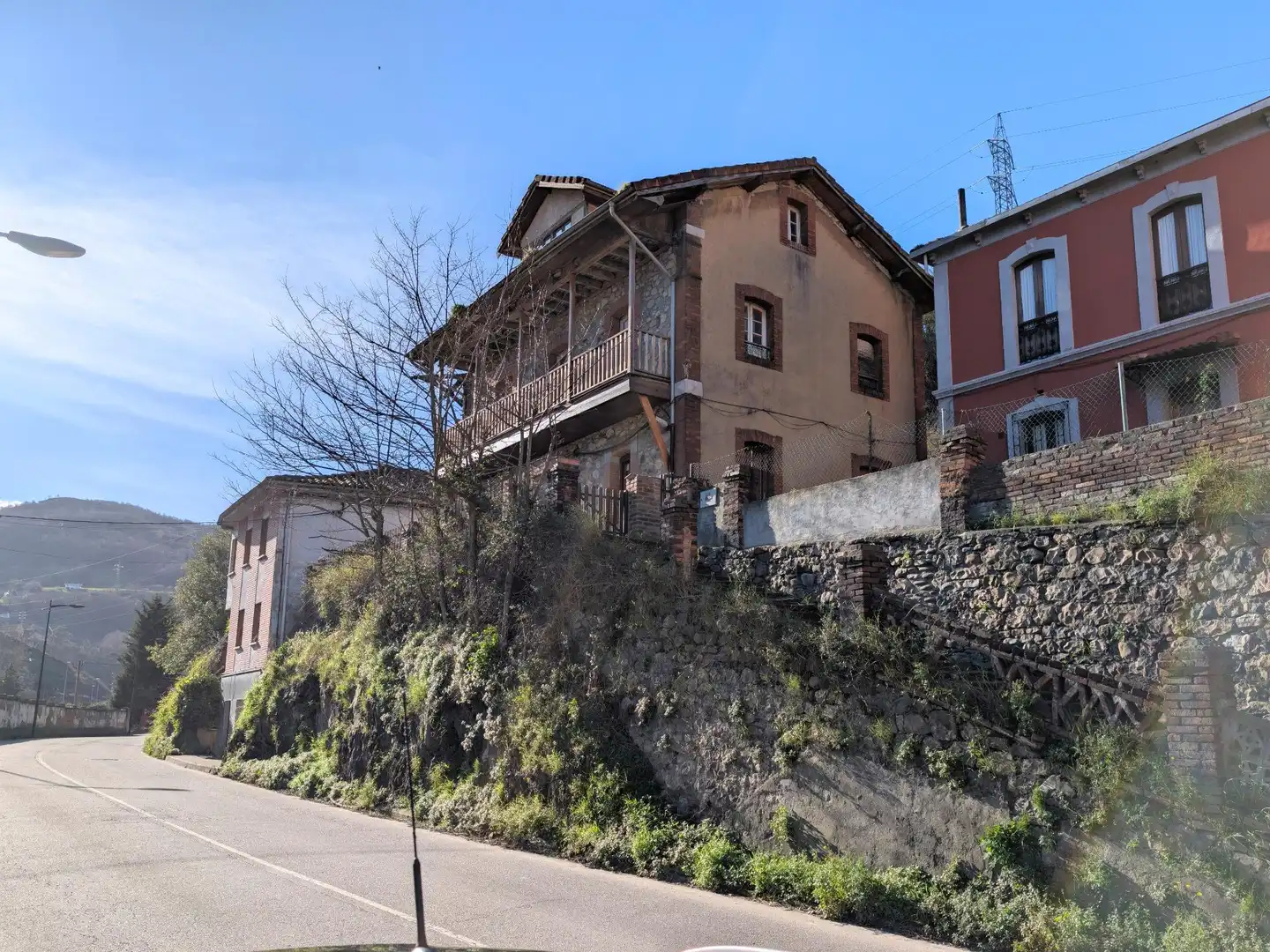 Vista exterior de Casa o chalet en venta en Mieres (Asturias) con Terraza, Trastero y Balcón