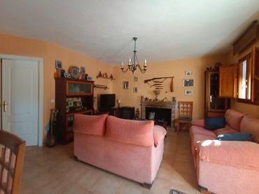 Country house with pool for sale in Calle Camino Del Torcal 9