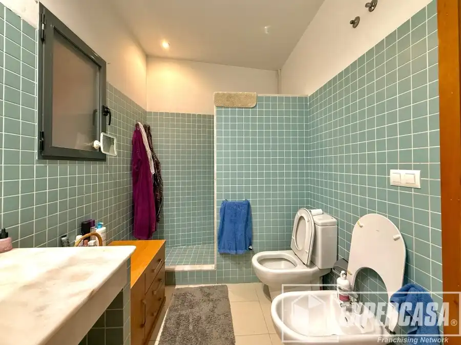 Bathroom of Houses for sale in Llíria  with Air Conditioner, Terrace and Storage room