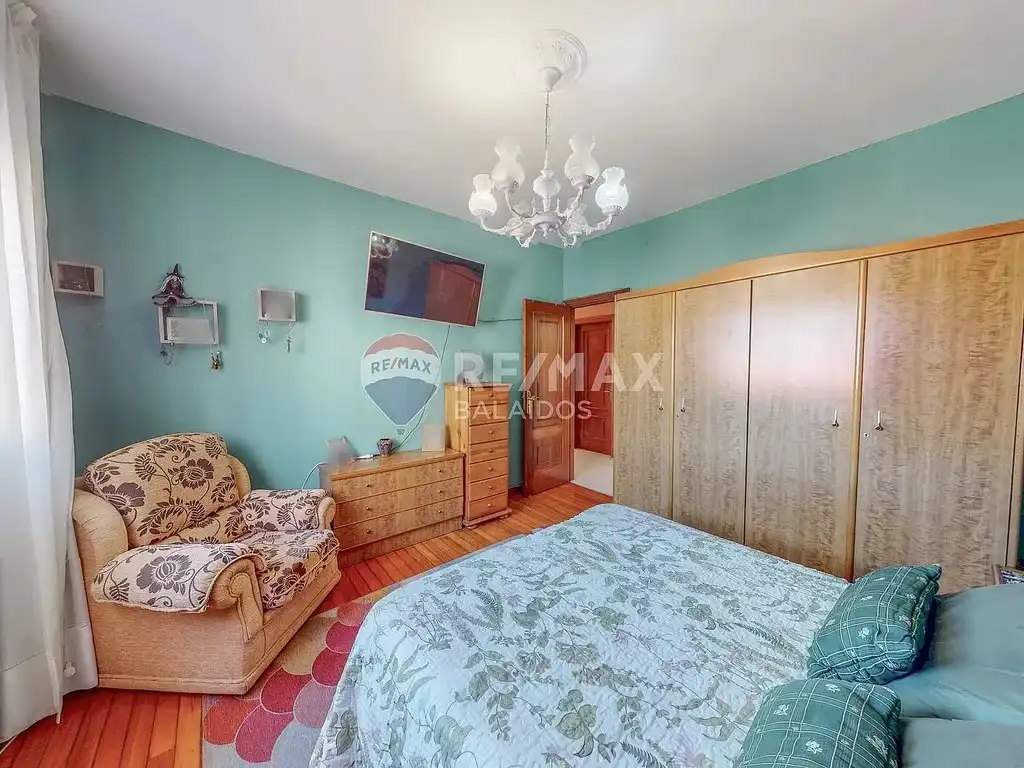 Dormitori de Casa o xalet en venda en Cangas  amb Calefacció, Jardí privat i Parquet
