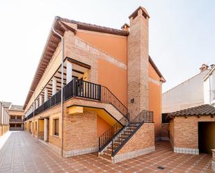 Vista exterior de Dúplex en venda en Navalcarnero amb Aire condicionat, Calefacció i Terrassa