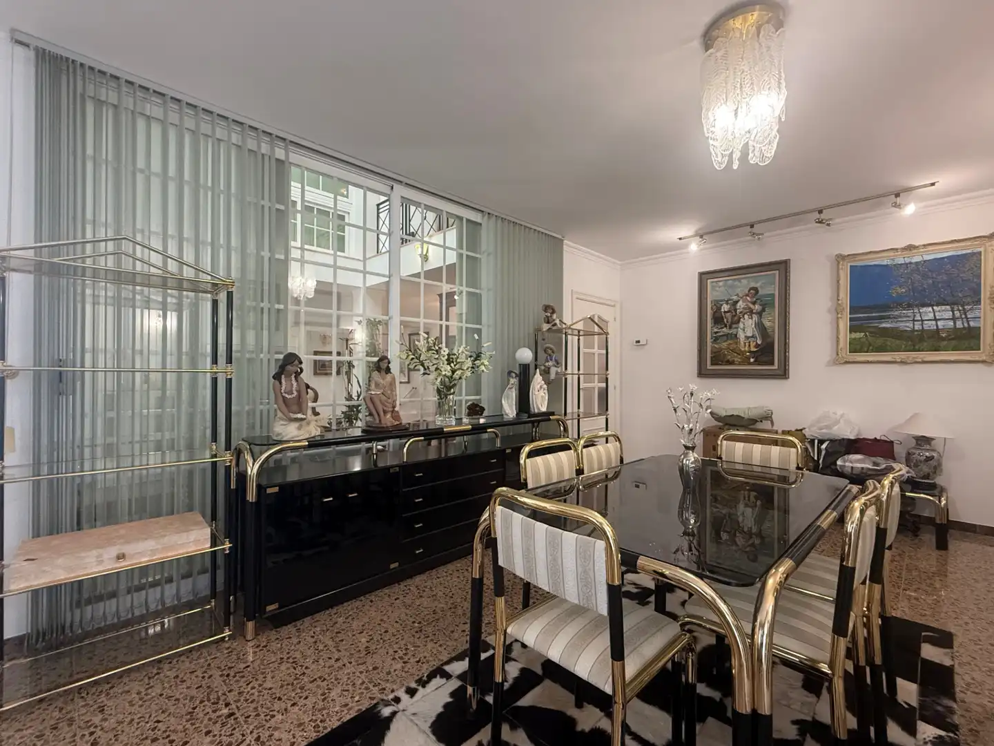 Esszimmer von Haus zum Verkauf in Begues mit Heizung, Privatgarten und Terrasse