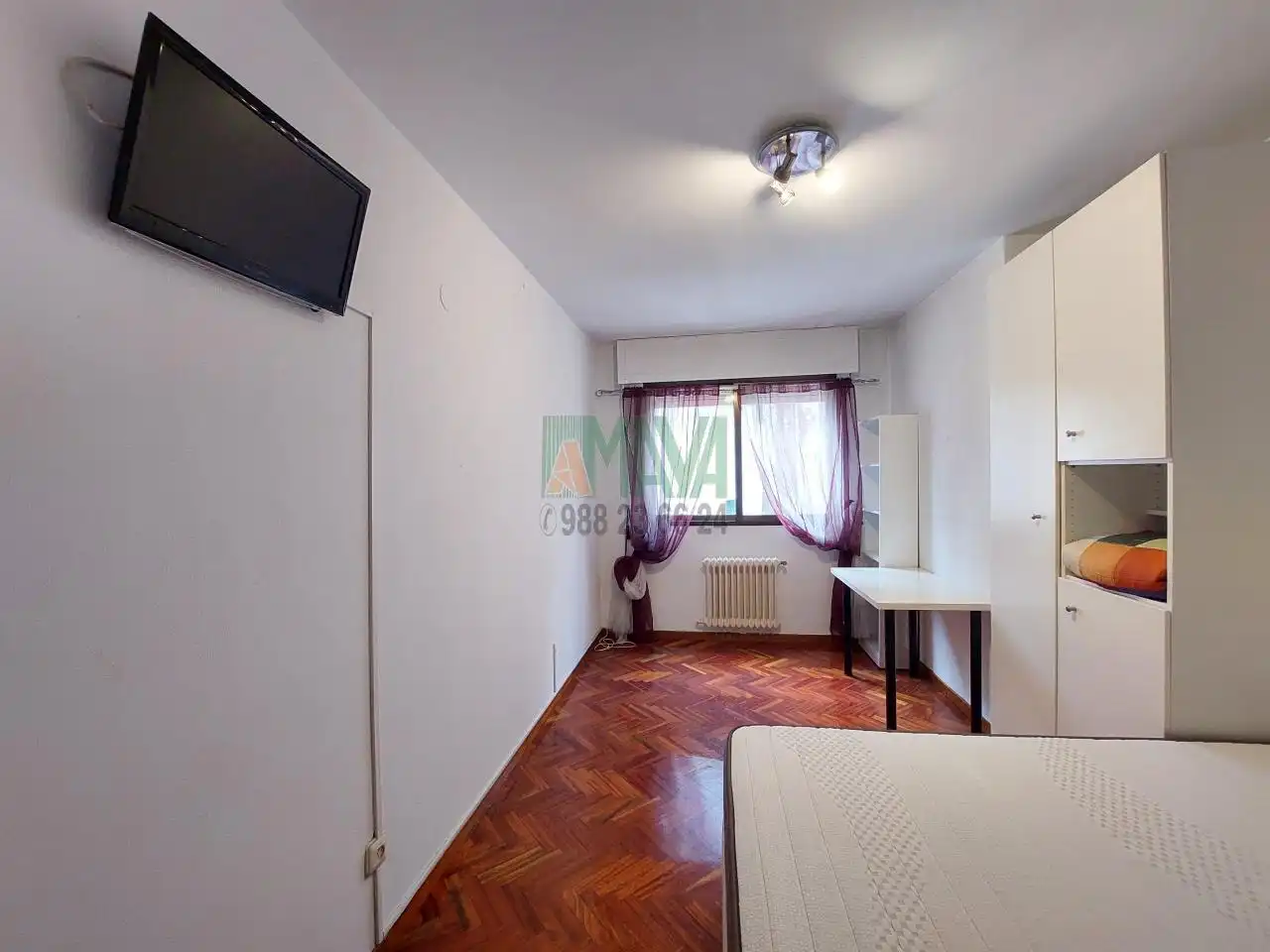Habitación de Piso de alquiler en Ourense Capital  con Calefacción, Parquet y Amueblado
