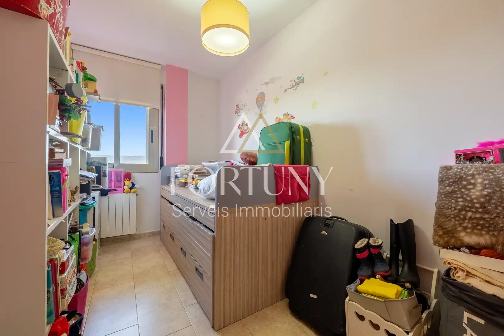 Schlafzimmer von Dachboden zum Verkauf in Cambrils mit Klimaanlage, Abstellraum und Schwimmbad