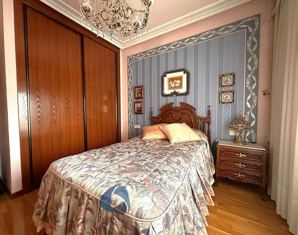 Habitación de Casa o chalet en venta en  Logroño con Aire acondicionado, Calefacción y Jardín privado