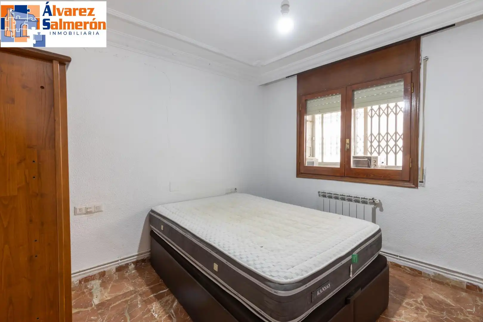 Dormitori de Pis en venda en Granada amb Calefacció i Terrassa