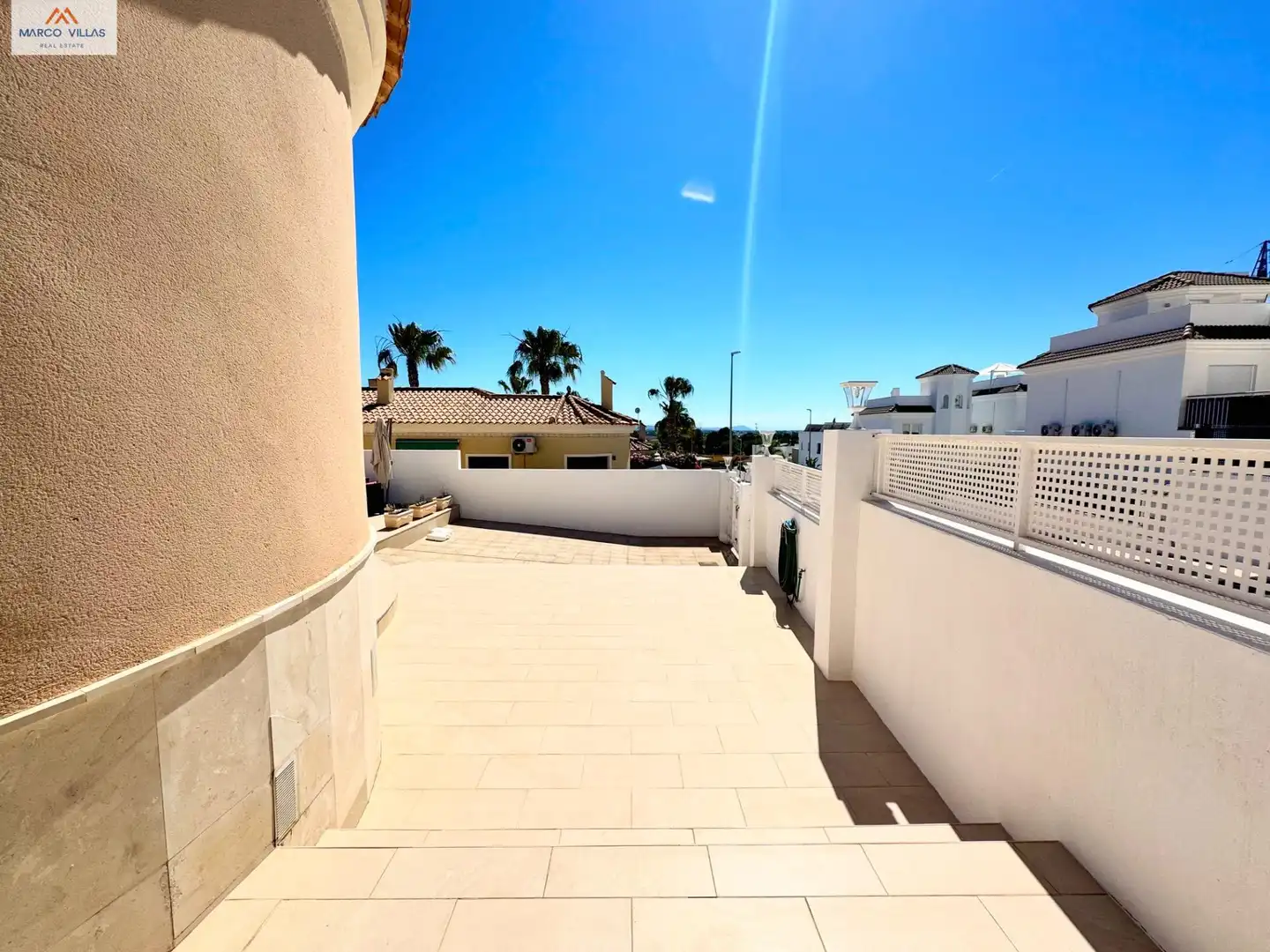 Vista exterior de Casa o xalet en venda en San Fulgencio amb Aire condicionat, Jardí privat i Piscina