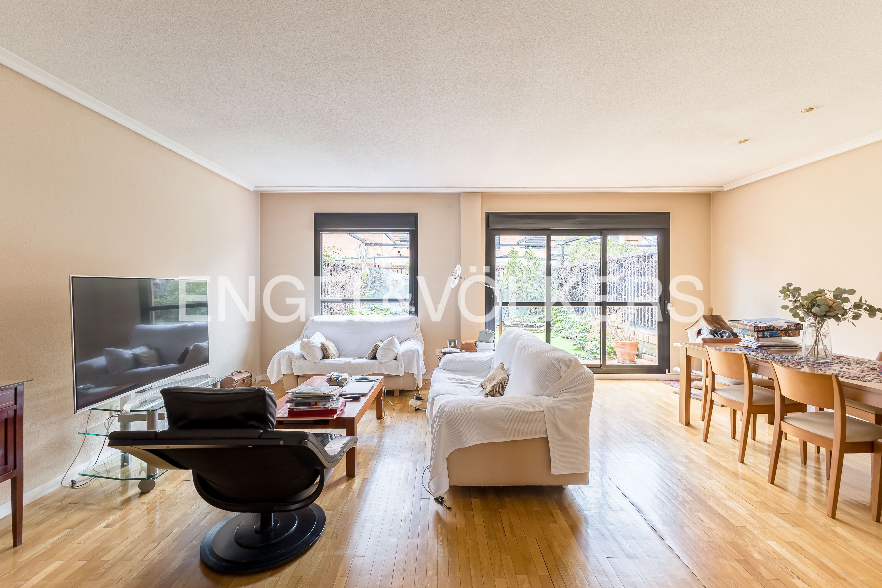 Exterior view of House or chalet for sale in  Madrid Capital  with Air Conditioner, Heating and Private garden