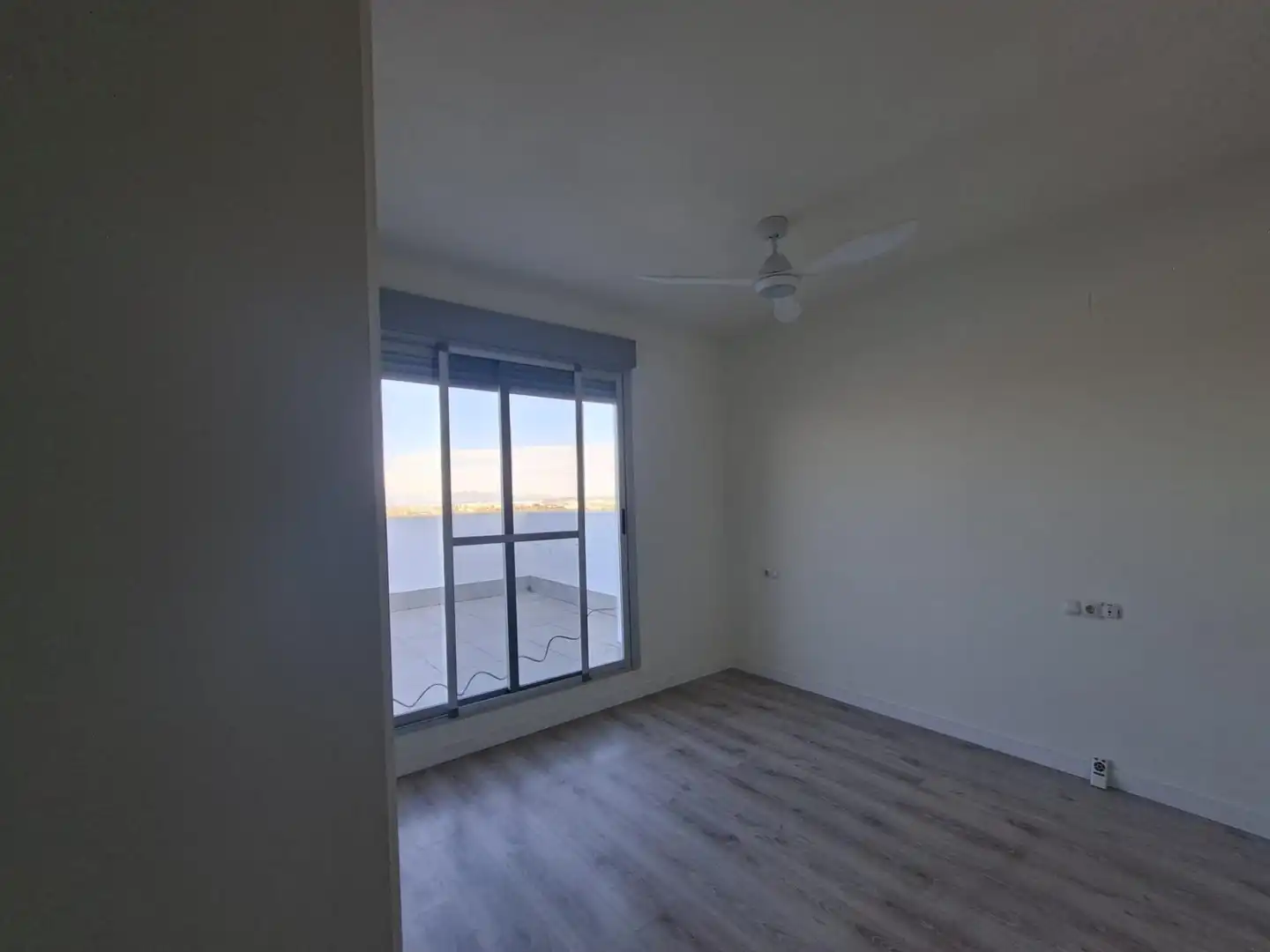 Habitación de Ático de alquiler en Aldaia con Aire acondicionado, Parquet y Terraza