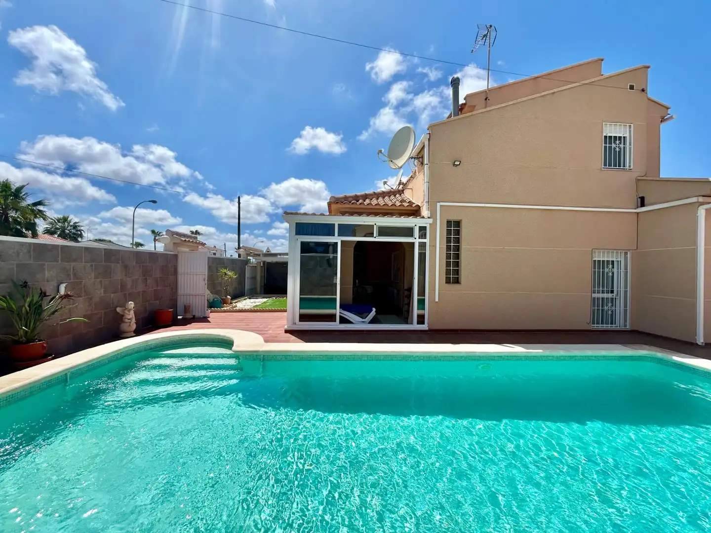 Piscina de Casa o xalet en venda en Torrevieja amb Aire condicionat, Calefacció i Jardí privat