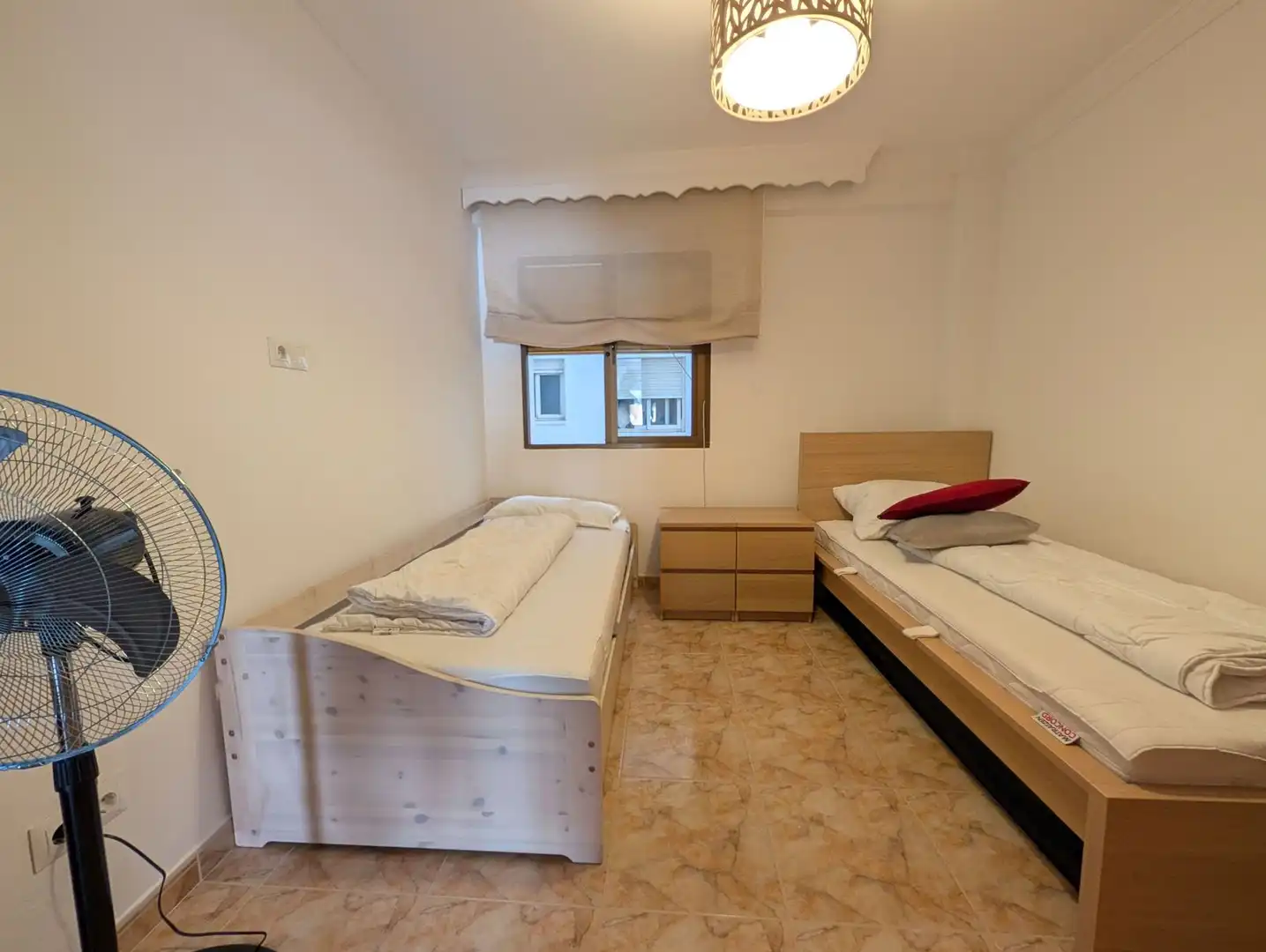 Habitación de Apartamento de alquiler en Estepona con Aire acondicionado, Calefacción y Terraza