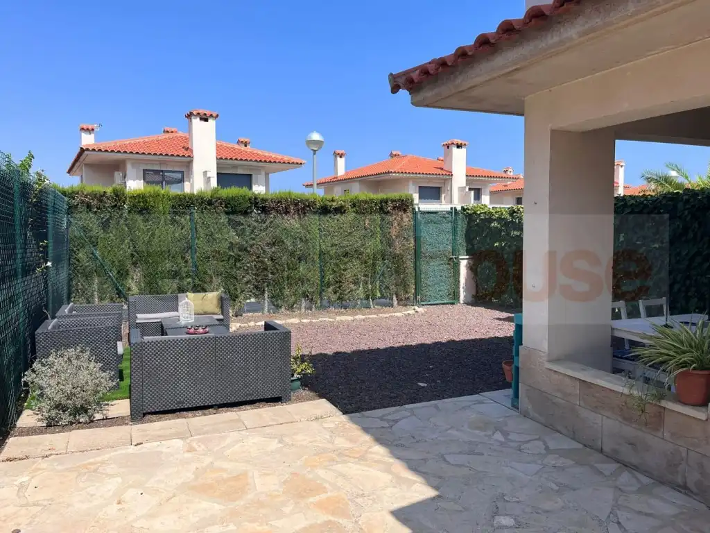 Terraced house with pool for sale in Calle Migjorn