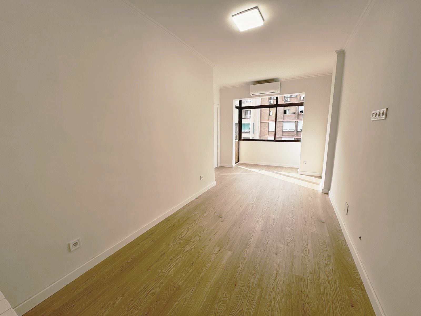 Living room of Flat for sale in L'Hospitalet de Llobregat  with Heating and Balcony