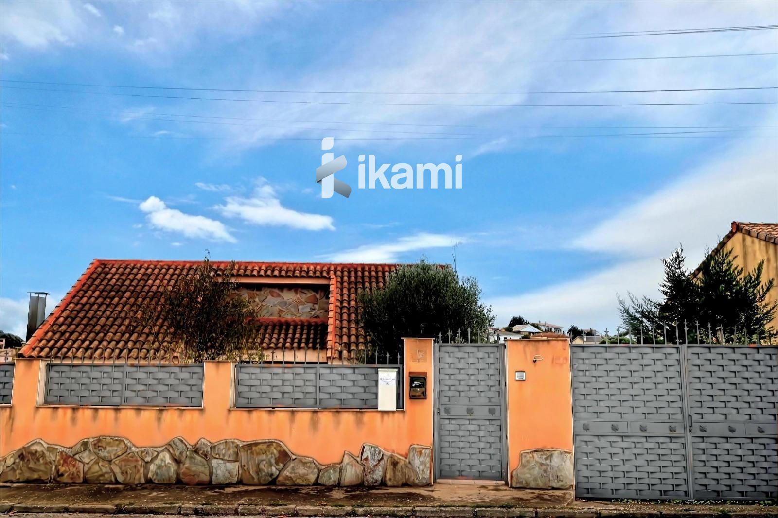 Vista exterior de Casa o xalet en venda en El Casar amb Traster