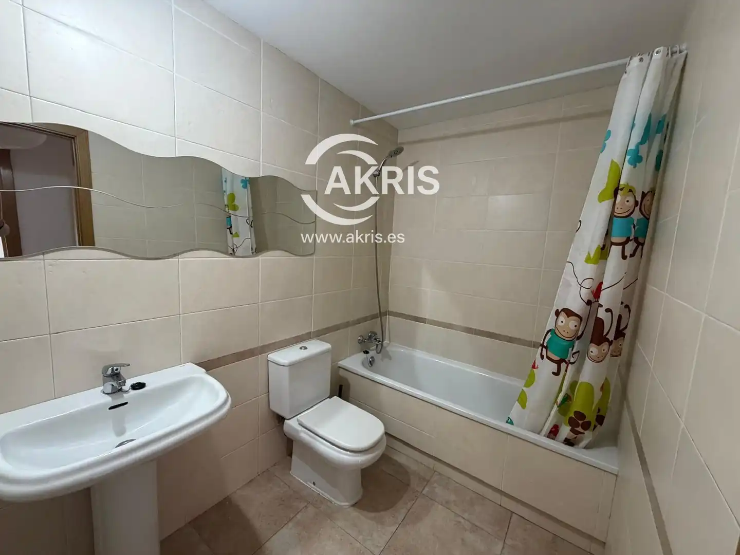 Badezimmer von Einfamilien-Reihenhaus zum Verkauf in Casarrubios del Monte mit Klimaanlage, Heizung und Terrasse