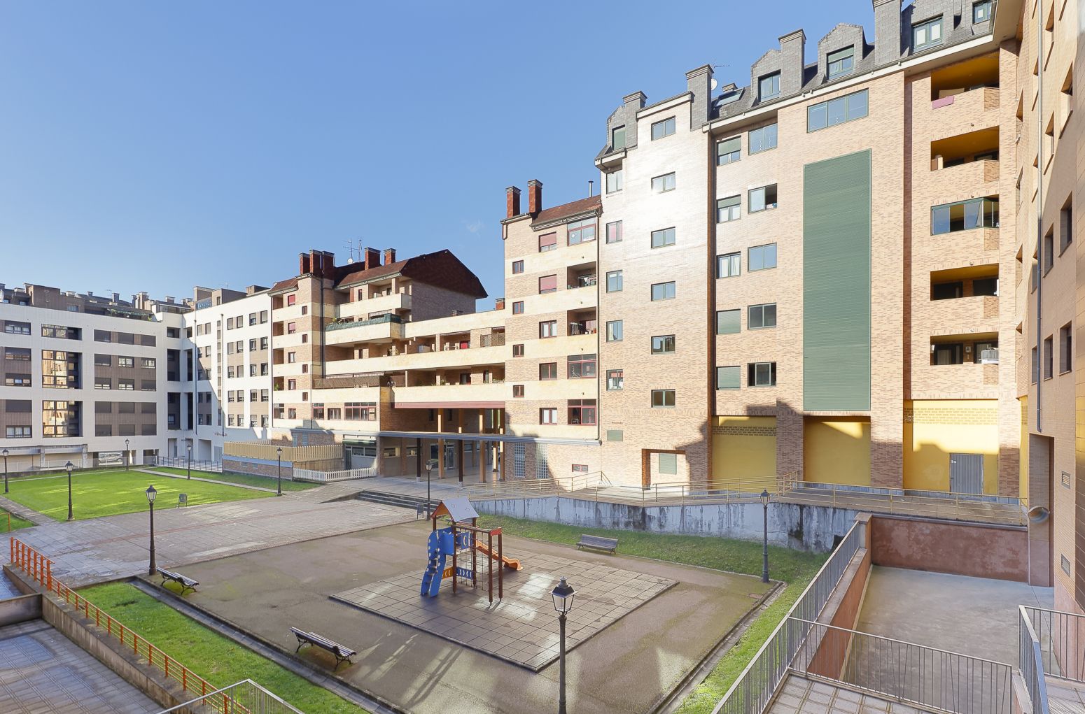 Exterior view of Flat for sale in Oviedo   with Parquet flooring and Storage room