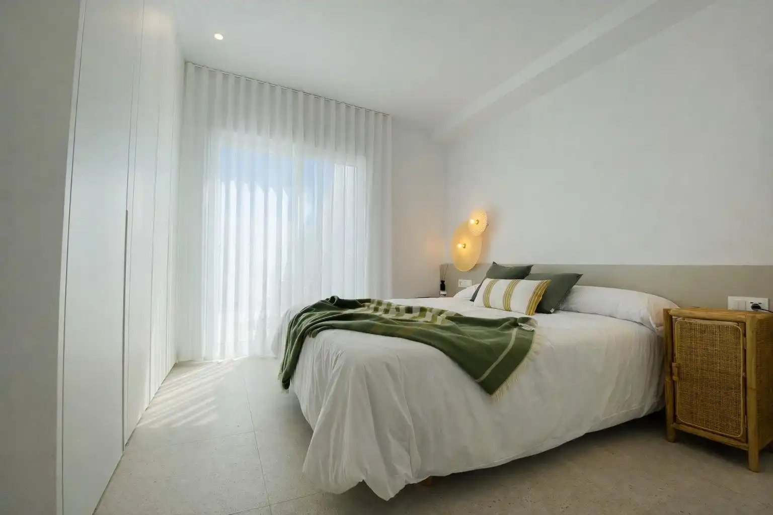Habitación de Piso en venta en Pilar de la Horadada con Jardín privado, Terraza y Trastero