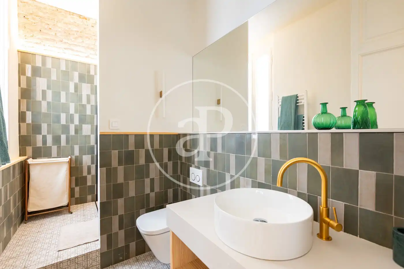 Badezimmer von Wohnung zum Verkauf in Barcelona mit Klimaanlage, Heizung und Möbliert