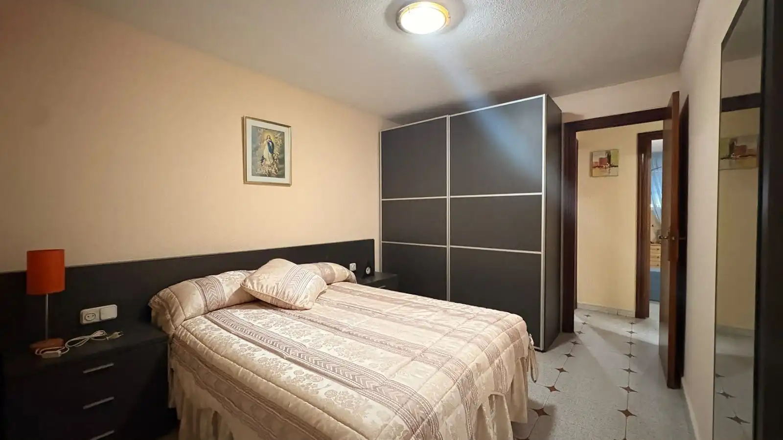 Habitación de Piso en venta en L'Hospitalet de Llobregat con Aire acondicionado, Calefacción y Amueblado