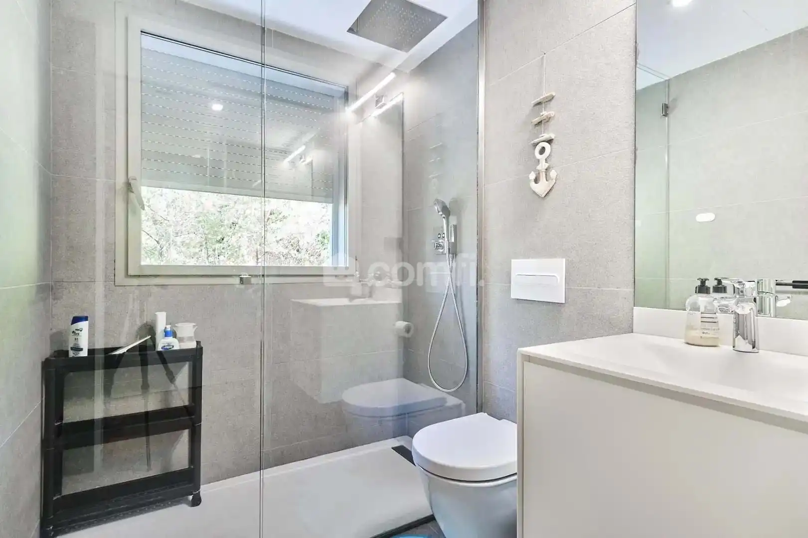 Badezimmer von Einfamilien-Reihenhaus zum Verkauf in Barcelona mit Klimaanlage, Heizung und Terrasse