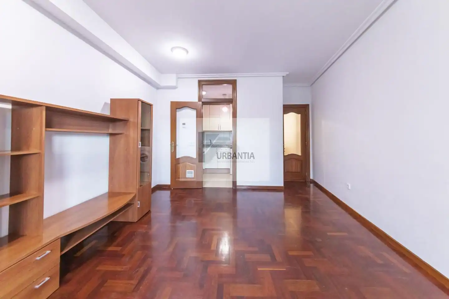 Sala d'estar de Pis en venda en Los Arcos amb Calefacció, Parquet i Balcó