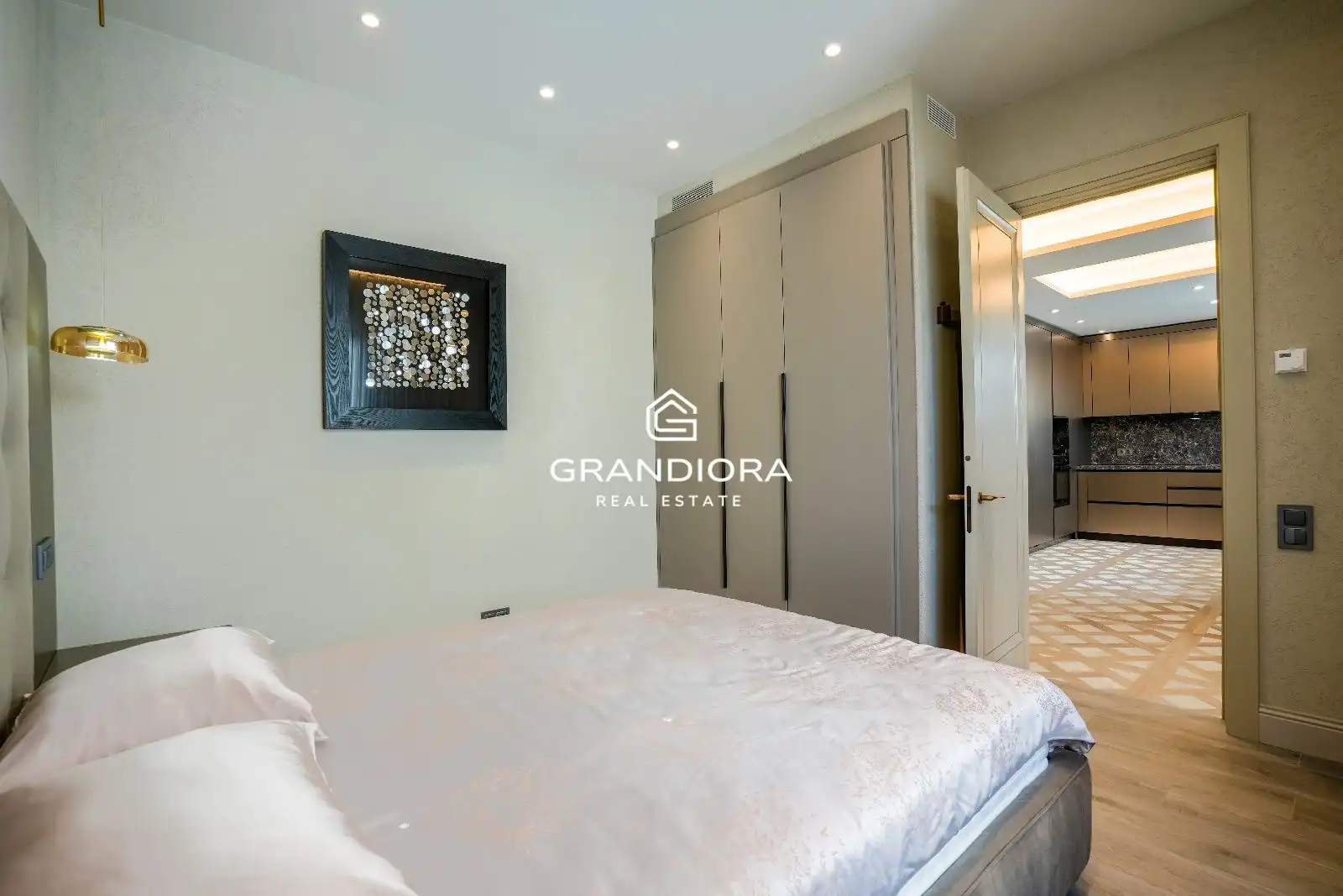 Dormitori de Apartament de lloguer en Badalona amb Aire condicionat, Calefacció i Moblat