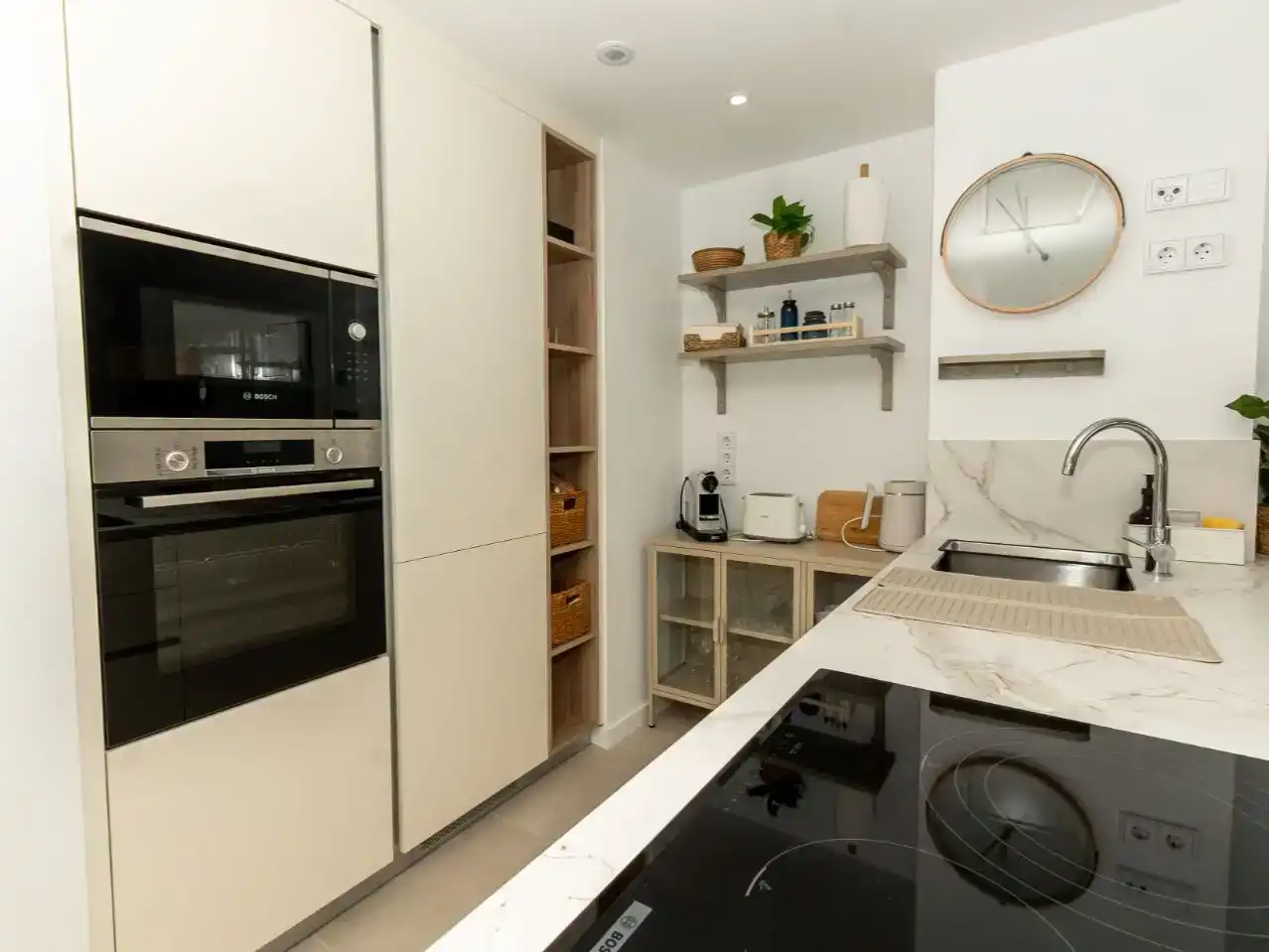 Cuina de Apartament de lloguer en Fuengirola amb Aire condicionat, Piscina i Balcó