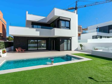 Villa mit Pool zum Verkauf in Calle Calle Topacio