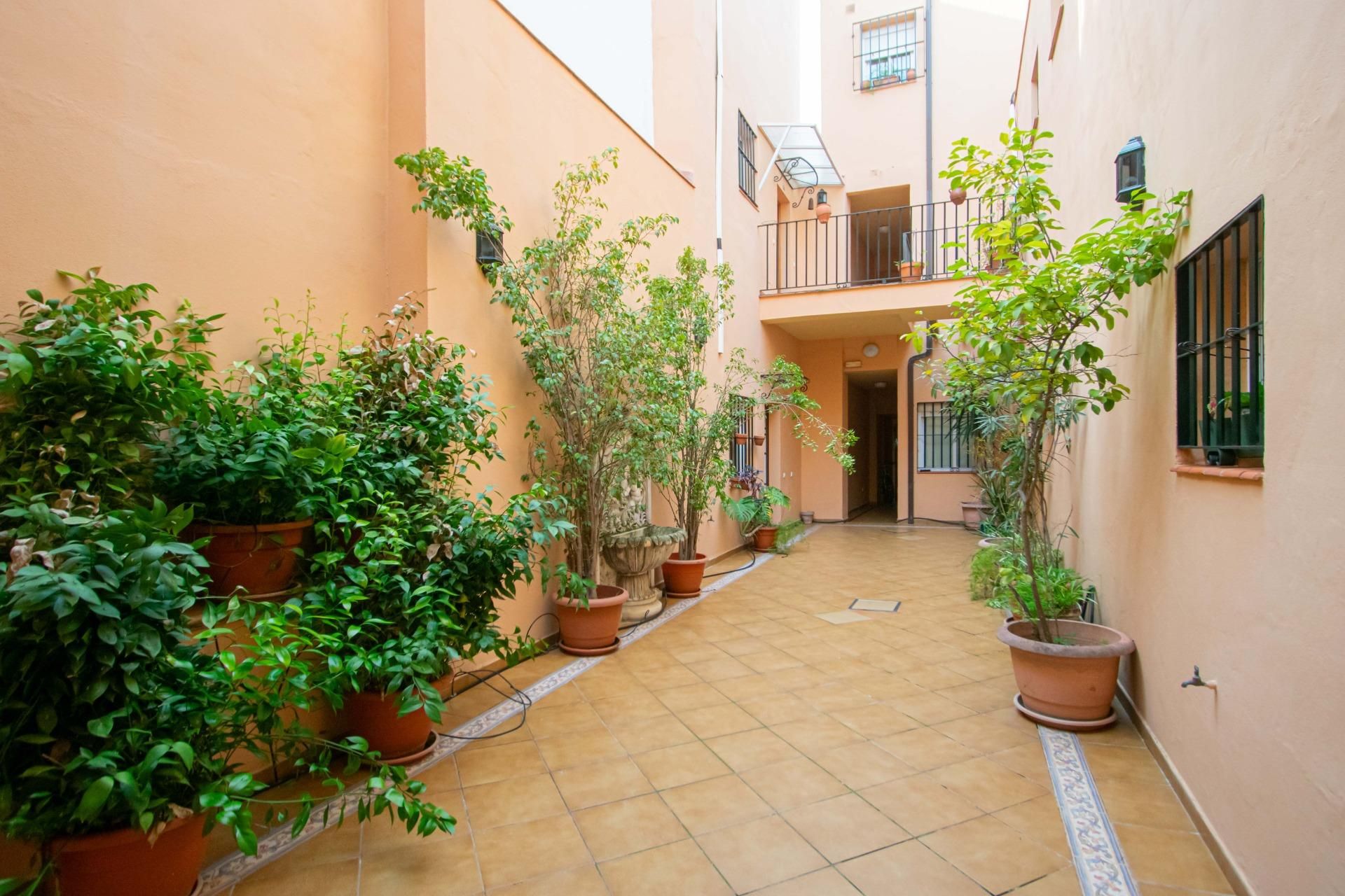 Garden of Planta baja for sale in  Sevilla Capital  with Air Conditioner and Furnished