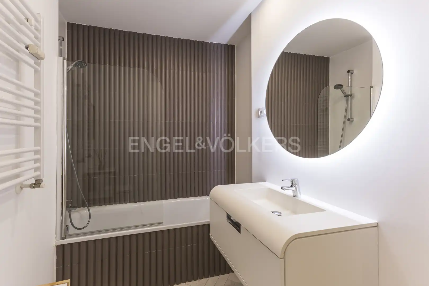 Bathroom of Flat for rent in Madrid  with Air Conditioner, Heating and Furnished