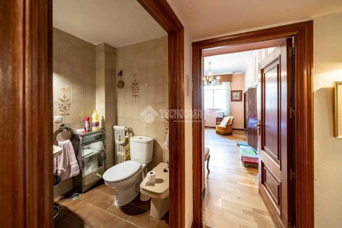 Bathroom of Flat for sale in Madrid  with Heating