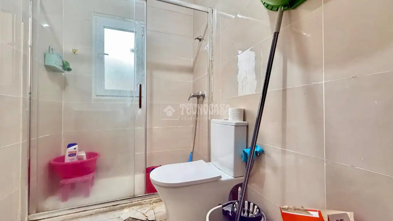 Baño de Piso en venta en Fuensalida con Aire acondicionado, Calefacción y Terraza