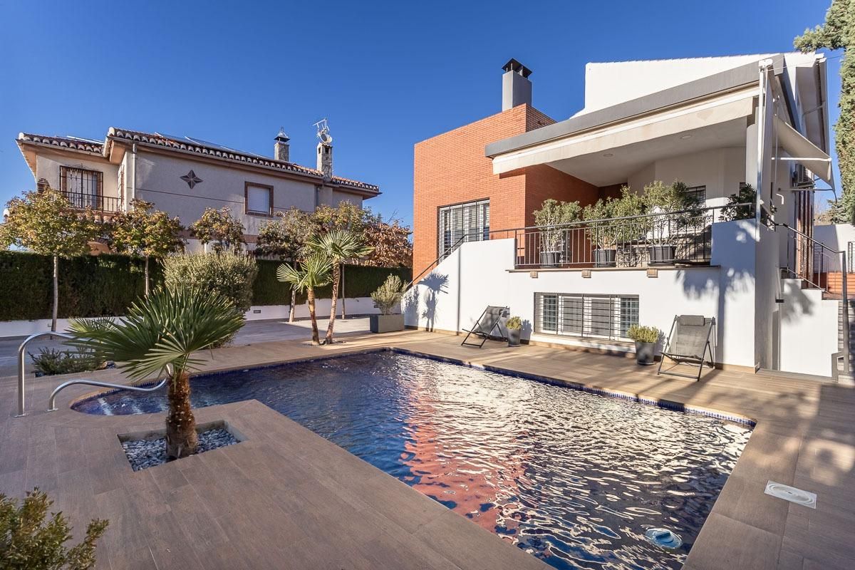 Piscina de Casa o chalet en venta en Gójar con Aire acondicionado, Calefacción y Jardín privado