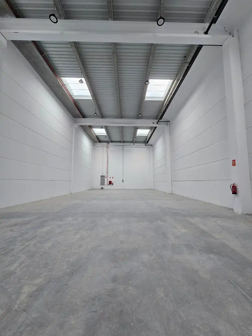 Nau industrial de lloguer a Carrer de la Indústria