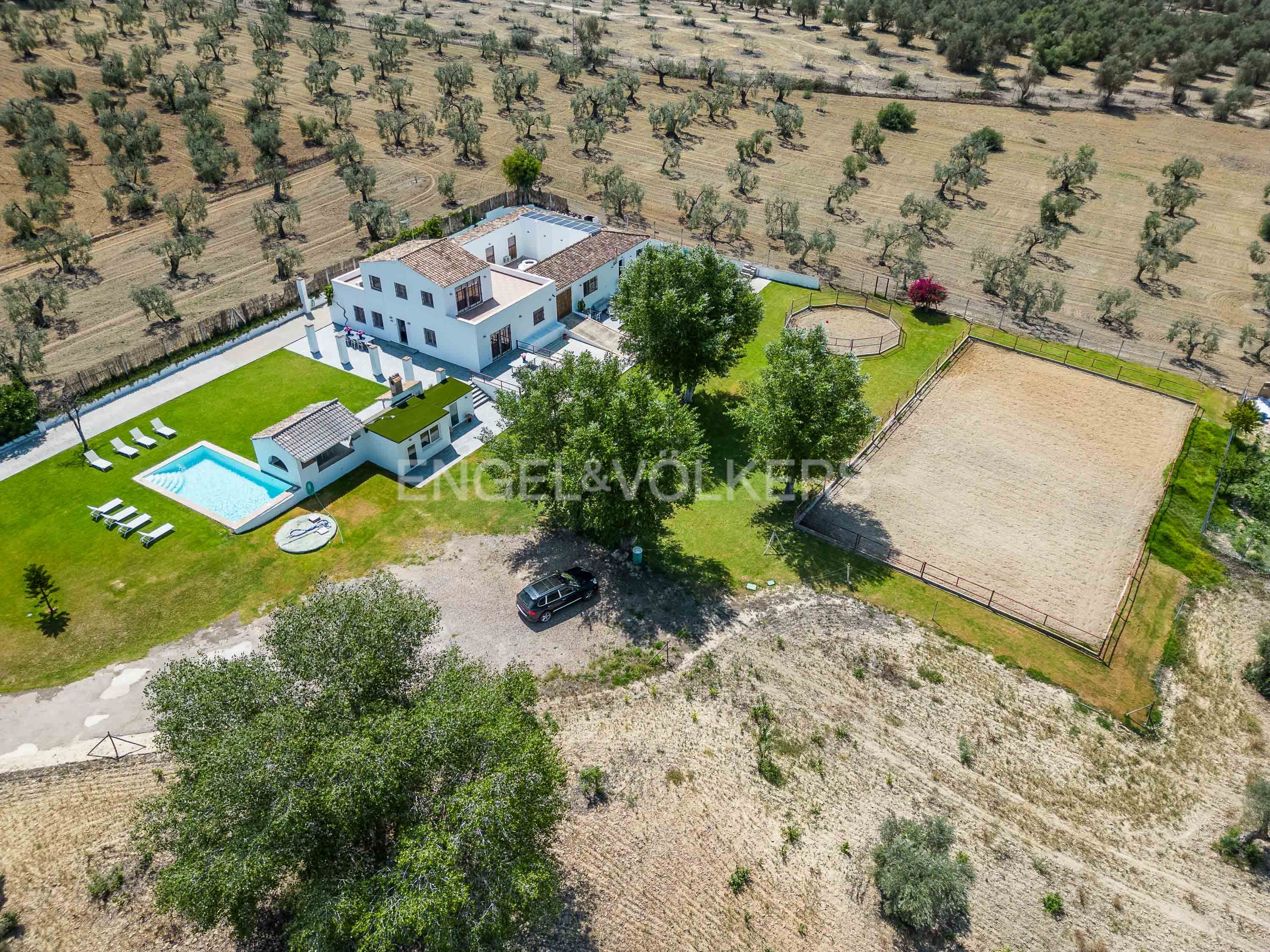 Exterior view of Country house for sale in Espartinas  with Air Conditioner, Heating and Private garden