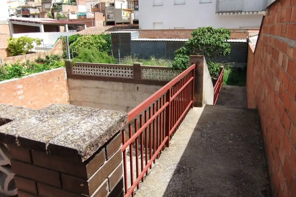 Vista exterior de Casa o xalet de lloguer en Les Borges Blanques amb Aire condicionat, Calefacció i Jardí privat