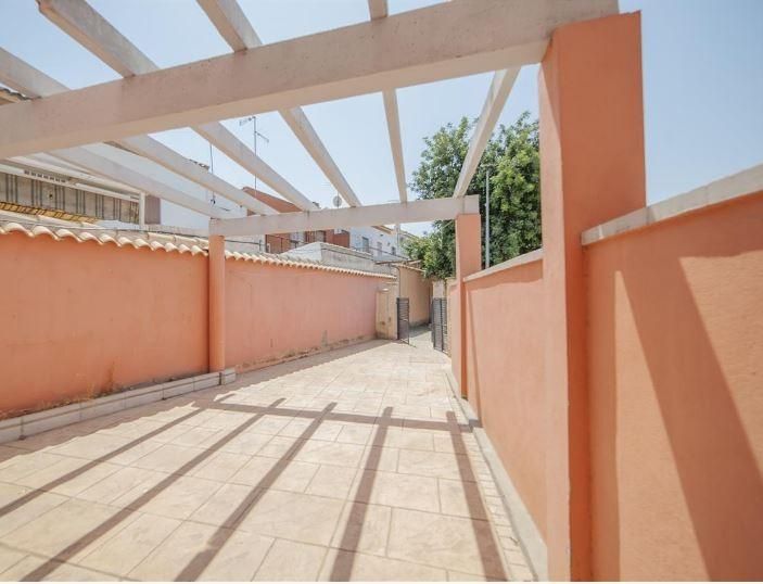 Exterior view of Single-family semi-detached for sale in Huévar del Aljarafe  with Terrace