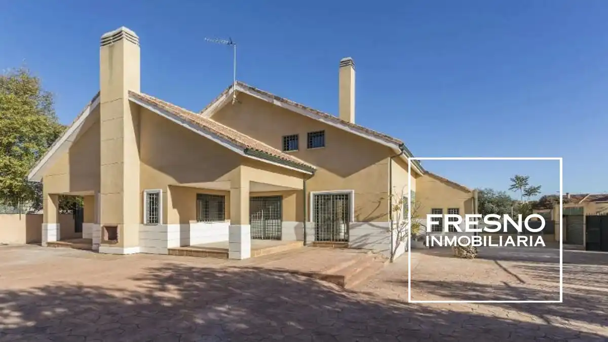 Vista exterior de Casa adosada en venta en Rivas-Vaciamadrid con Jardín privado