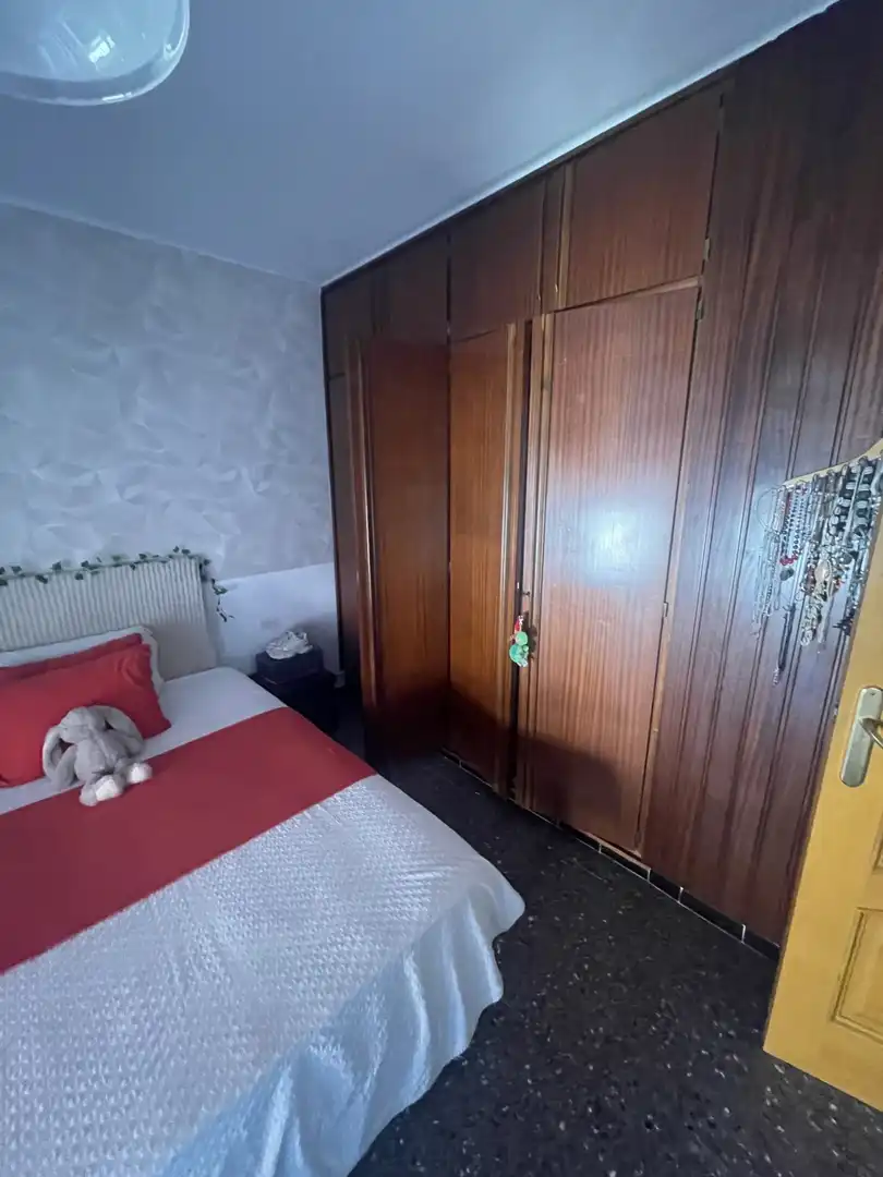 Dormitori de Pis en venda en Girona amb Aire condicionat, Calefacció i Balcó