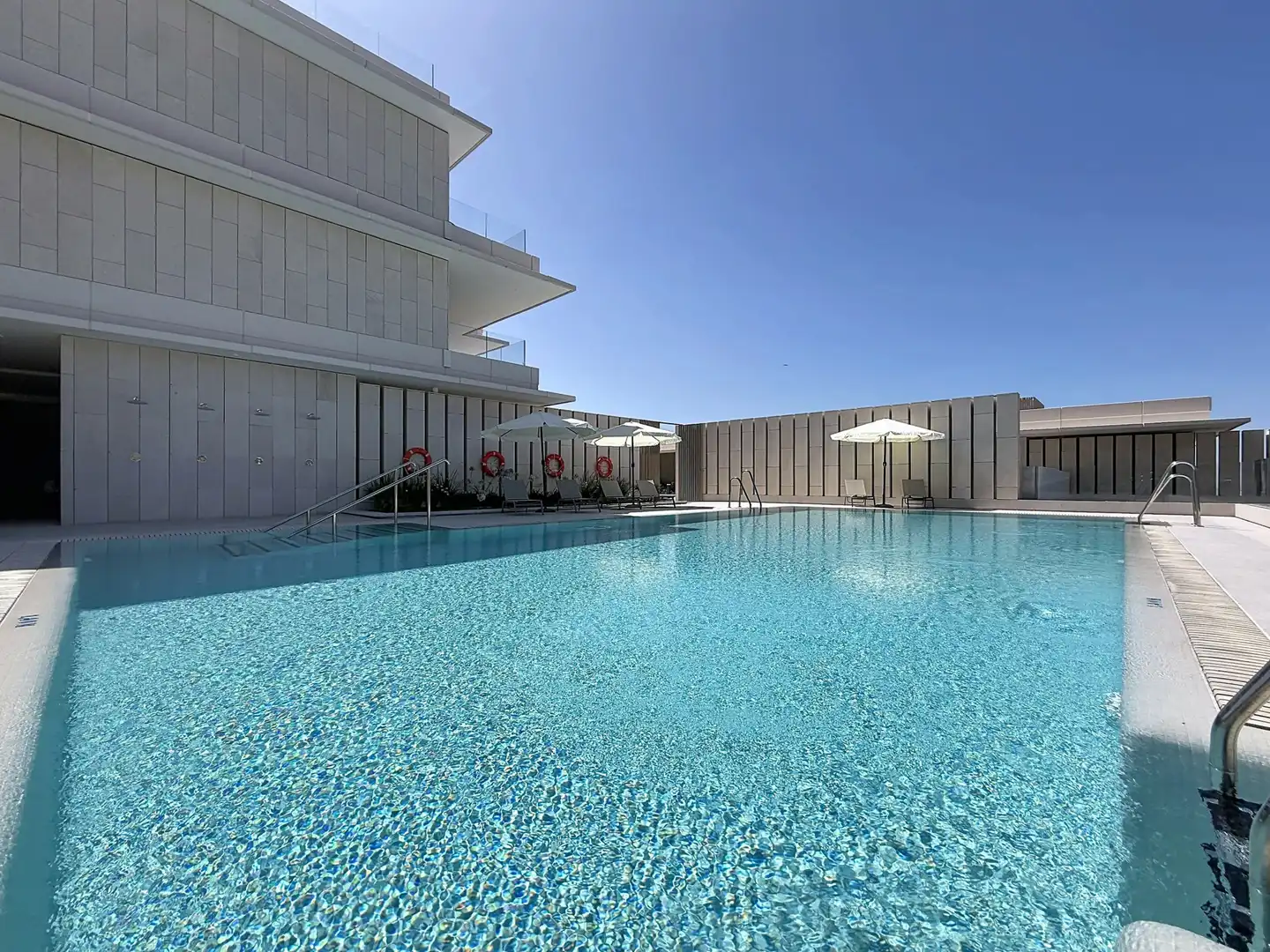 Swimming pool of Apartments for sale in Benahavís  with Air Conditioner, Terrace and Storage room