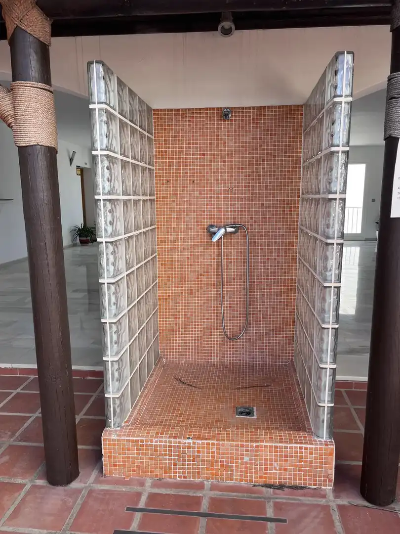 Bany de Apartament de lloguer en Estepona amb Calefacció, Terrassa i Moblat
