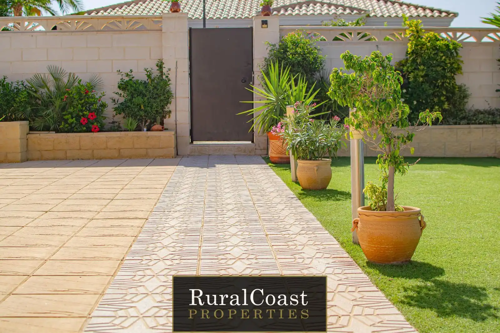Vista exterior de Casa o chalet en venta en Busot con Calefacción, Terraza y Trastero