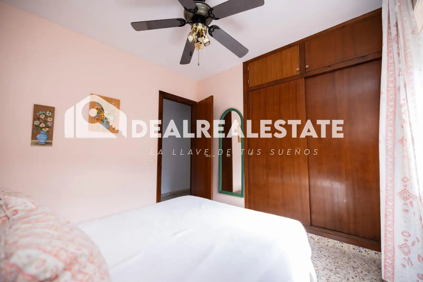 Dormitori de Casa o xalet en venda en Almonte amb Jardí privat, Terrassa i Moblat