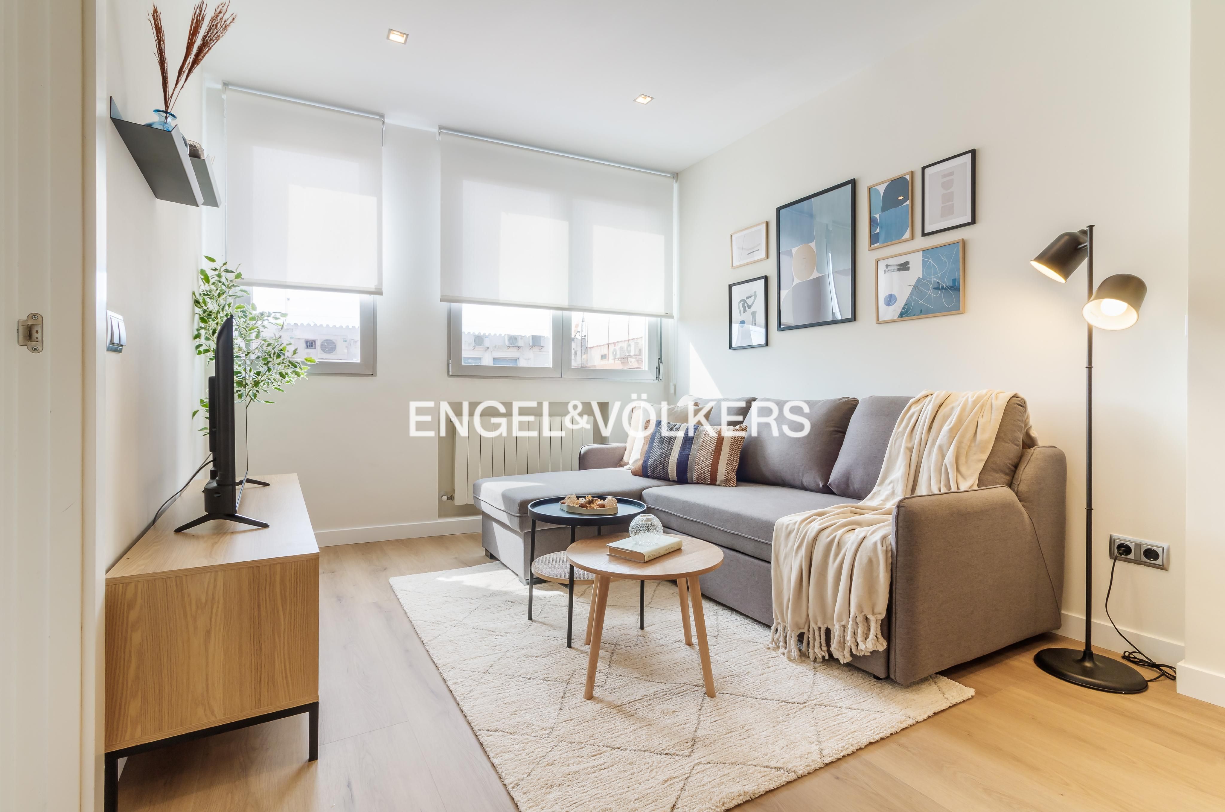 Sala de estar de Apartamento de alquiler en  Madrid Capital con Aire acondicionado, Calefacción y Amueblado