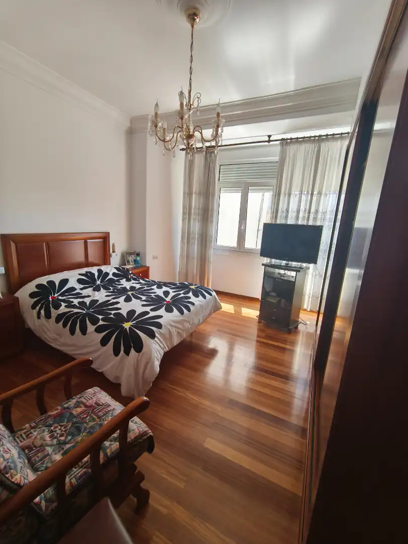 Habitación de Piso de alquiler en Santiago de Compostela  con Calefacción, Parquet y Amueblado