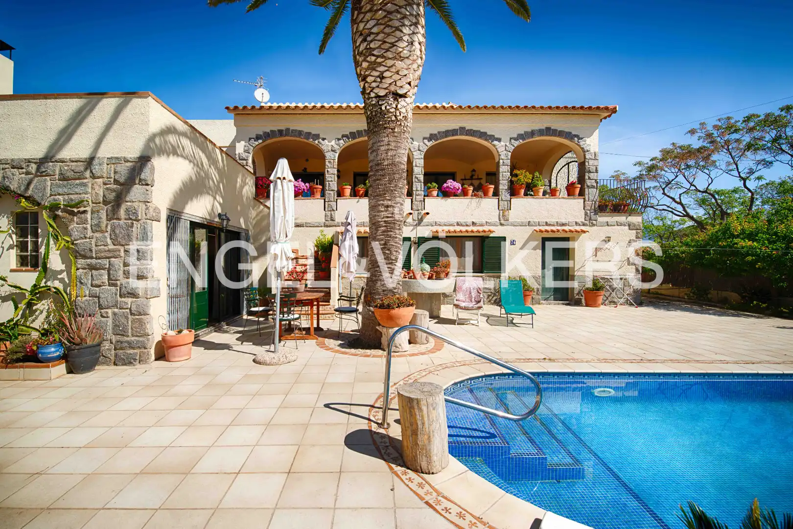 House with terrace for sale in Carrer Requesens, imagen 3